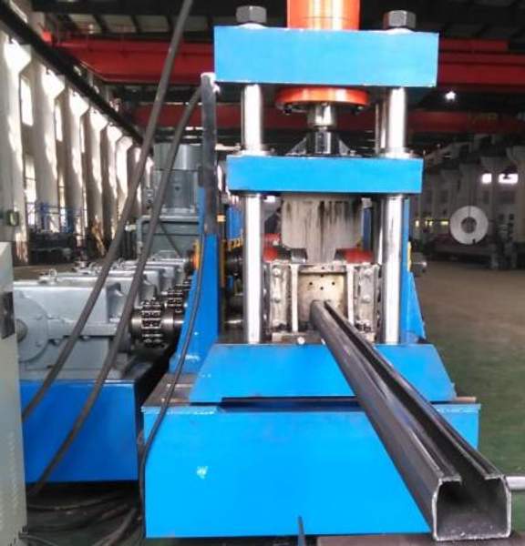 Купить оборудование по производству балки для откатных ворот из Китая