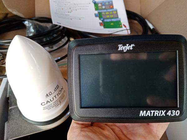 Курсоуказатель Matrix 430 с усиленной антенной RXA-30 - агронавигатор параллельного вождения