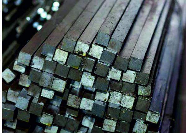 Квадрат титановый 190 мм ВТ5 ОСТ1 90107-73 кованый