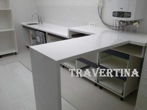 Кварцевая столешница для кухни