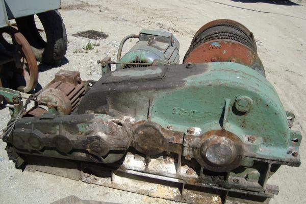 Лебедки на кран СКГ-40А и др запчасти на краны гусеничные МКГ-25БР, МКГ-40, СКГ-40/63, СКГ-63/100