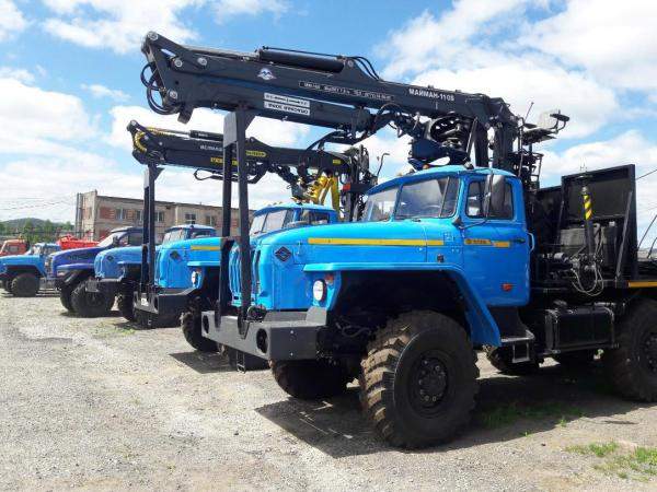 Лесовоз Урал усиленный с новым манипулятором в наличии