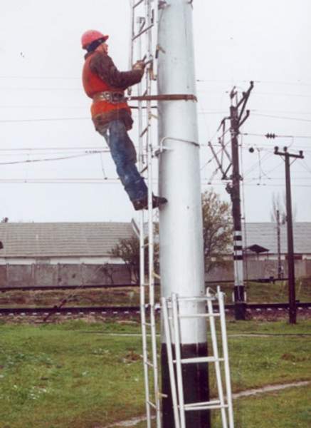 Лестница составная на опоры ВЛ, лестница на опоры ВЛ. Лестницы к столбам.