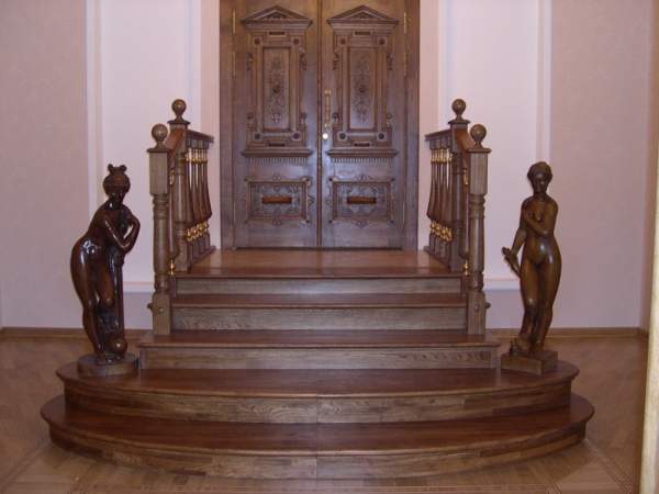 Лестницы из дуба