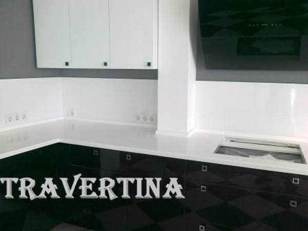 Литая мойка со столешницей из искусственного камня