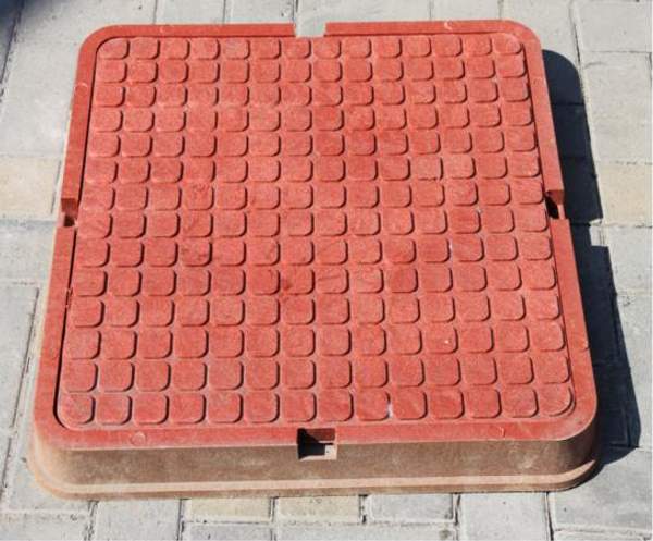 Люк полимерно-песчаный квадратный - красный