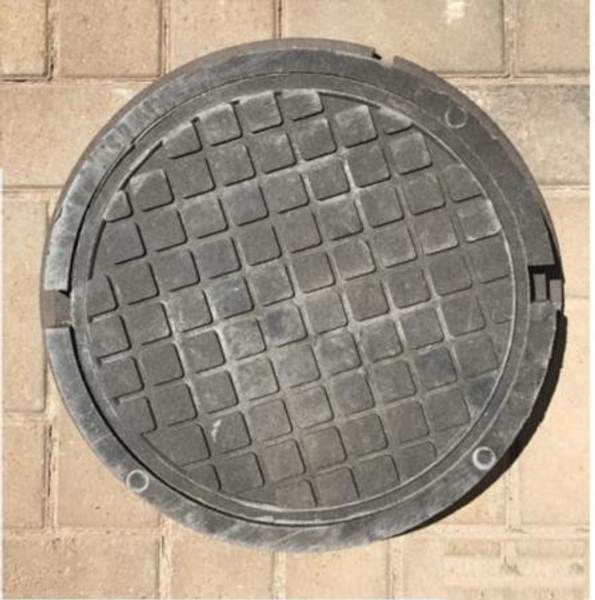 Люк полимерно-песчаный малый круглый садовый Д-450 - черный