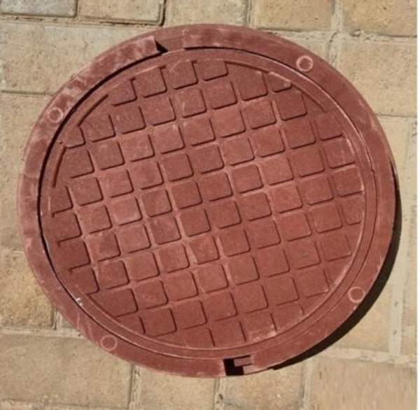 Люк полимерно-песчаный малый круглый садовый Д-450 - красный