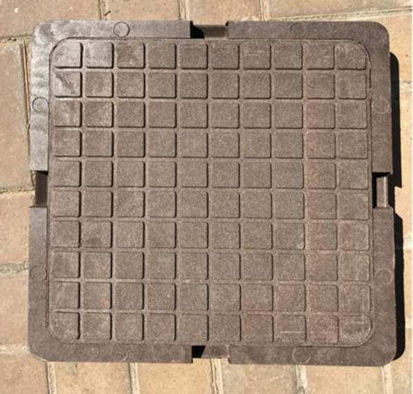 Люк полимерно-песчаный малый квадратный - коричневый