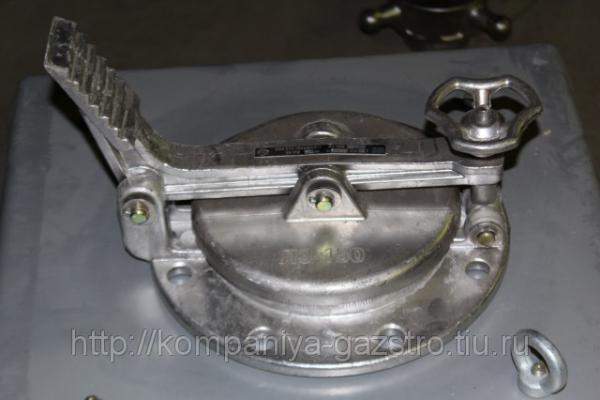 Люк замерный