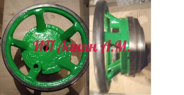 Маховик ручной вертикальной подачи шлифовальной бабки 3Б722 с лимбом.