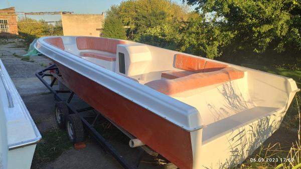 Максимус-777 лодка моторная, пластиковая