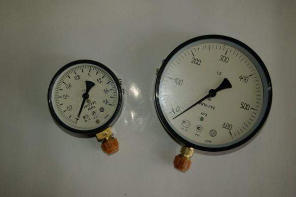 Манометр показывающий (диаметр шкалы 100мм, кл. 1,5, радиальный штуцер М 20*1,5, IP40)