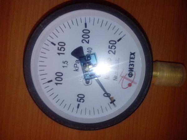 Манометр показывающий МП 3Уф(диаметр шкалы 100мм, кл. 2,5, радиальный штуцер М 20*1,5, IP40)