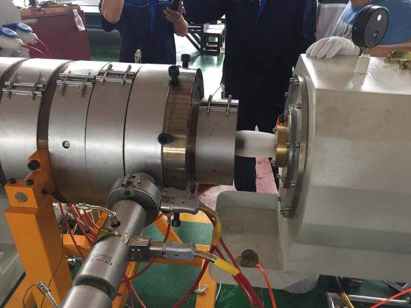 Машина для производства ПЭ труб для газоснабжения