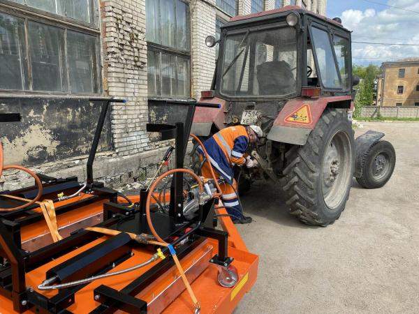 Машина для ремонта асфальта STP 2000 (рециклер с гидравлическим приводом от трактора МТЗ)