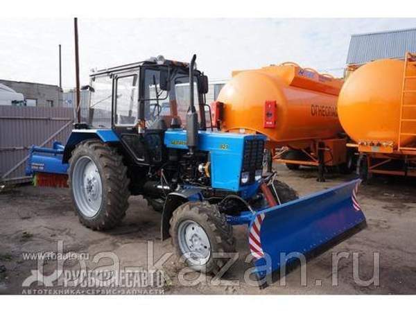 Машина коммунальная МК.02 (г/п отвал, щетка) на шасси "Беларус 82.1"