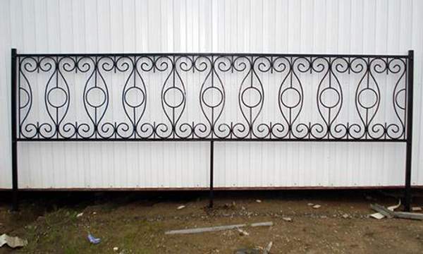 Металлическая оградка №94 - изготовим по вашим размерам