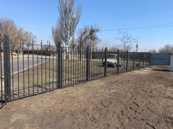 Металлическая секция забора с порошковым покрытием