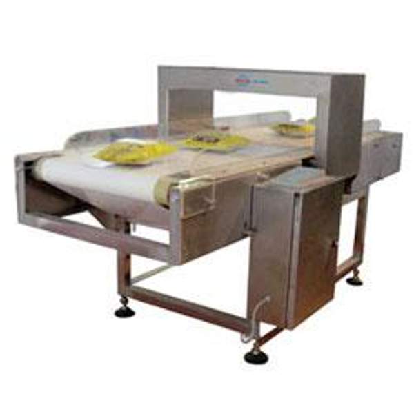 Металлодетектор на конвеере