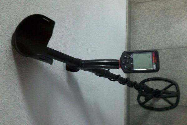 Металлоискатель Quest Q20