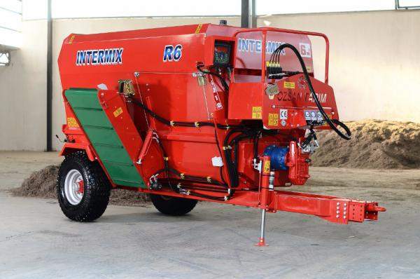 Миксер-кормораздатчик вертикальный двухшнековый МК 12 В