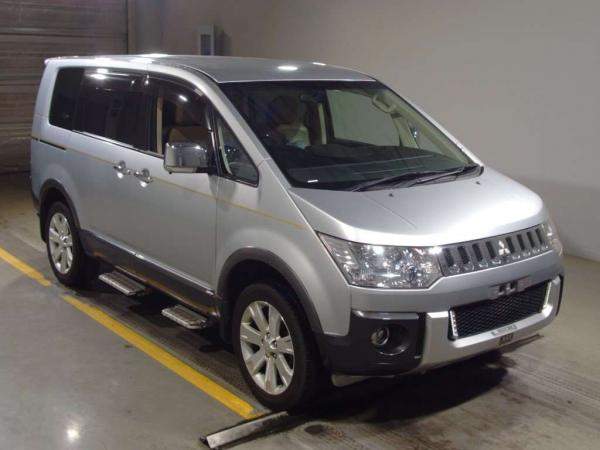 Минивэн 5 покол MITSUBISHI DELICA D5 кузов CV5W гв2011 полный привод 4wd салон 8мест 42 т.км серебро двухтоный