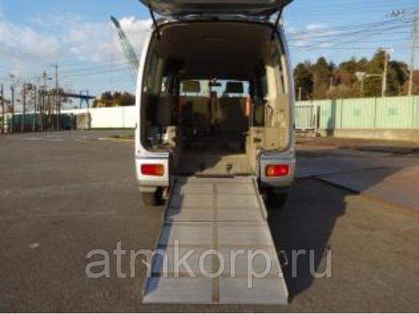 Минивэн SUBARU Sambar класса микровэн для перевозки пассажира колясочника гв 2012 пробег 117 т.км серебристый