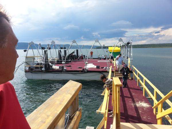 Модульная плавучая площадка