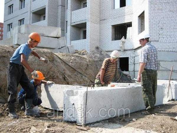 Монтаж блоков ФБС