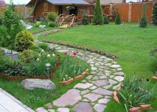 Мощение садовых дорожек природным камнем