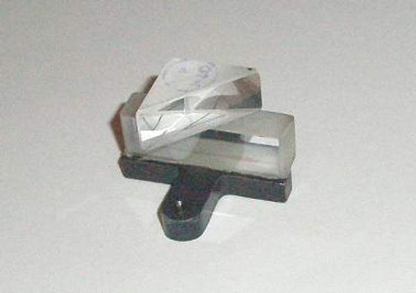 Мостик с зеркалом и призмой.