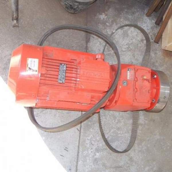 Мотор редуктора штукатурной станции 380 V, 7.5 kW, 200 об/мин.