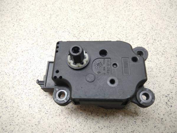 Моторчик заслонки отопителя Mercedes Benz W211 E-Klasse (УТ000216429) Оригинальный номер A2308201242