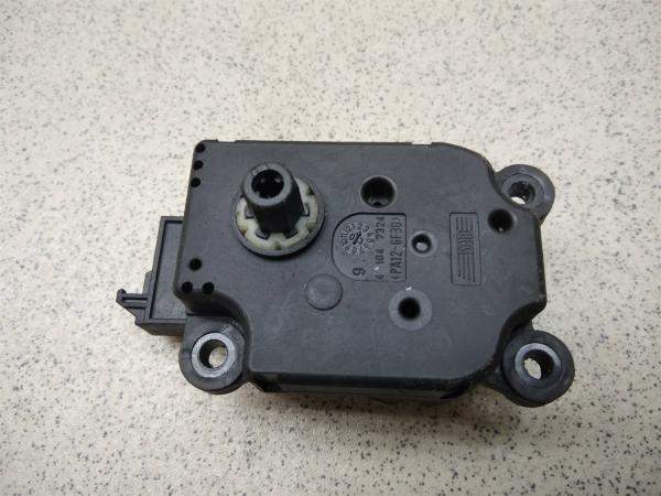 Моторчик заслонки отопителя Mercedes Benz W211 E-Klasse (УТ000216430) Оригинальный номер A2308201242