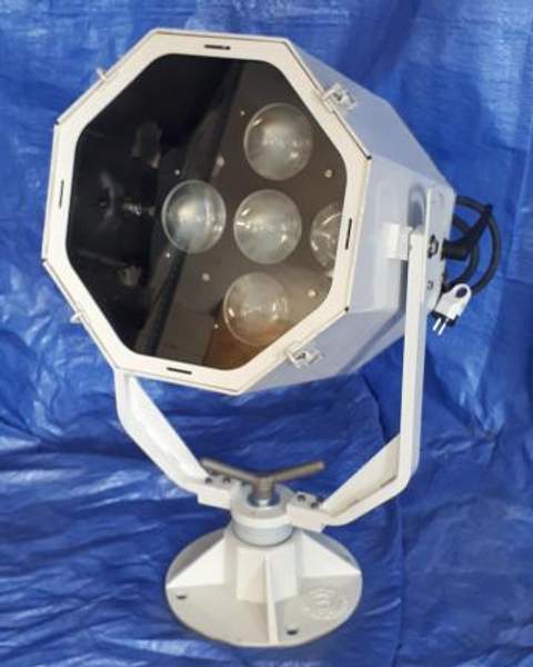 МСПЛ-ПН-400LED (12в-250в, 50Вт) - Судовой поисковый прожектор.