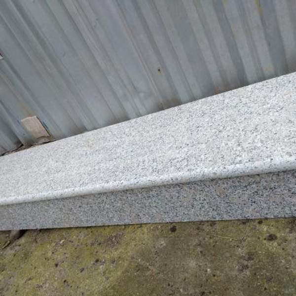 Накладные ступени для лестницы из гранита 1500х320х30 G383