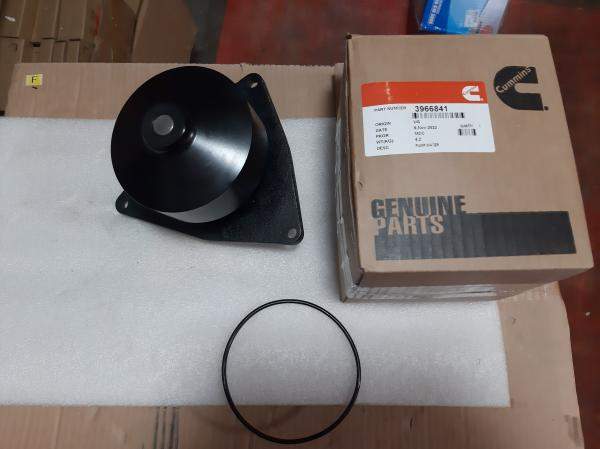 Насос водяной (3 крепления) 3966841, 3415366, 3286293, 3804927, 3940052, 3973114, 4089647, 4934058, 5291445, 4309418, 3973114, 3286293, 3964791, 6741-61-1530 6CT