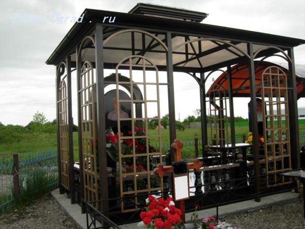 Навес над могилой