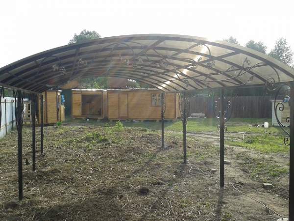 Навес с ковкой