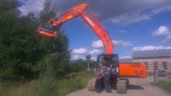 Навесной мульчер на гусеничный экскаватор