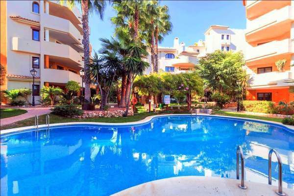 Недвижимость в Испании, Новая квартира на берегу моря от застройщика в Торревьехе, Коста Бланка, Испания