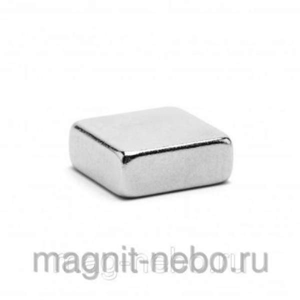 Неодимовая призма 10х10х4 мм