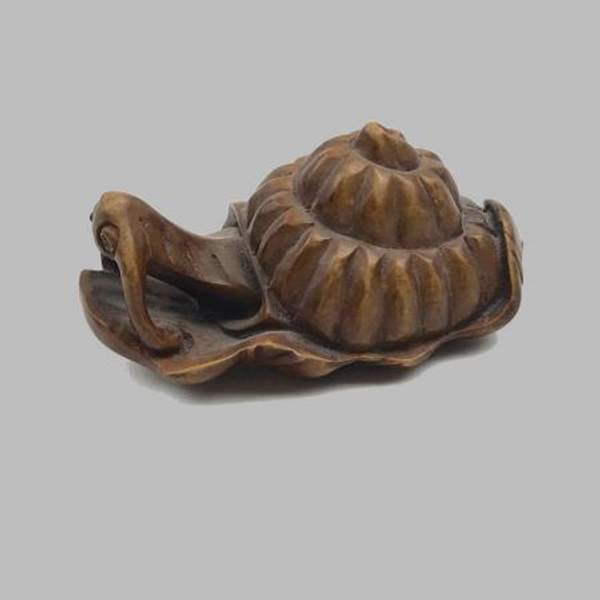 Нэцкэ «Улитка на листе». Япония