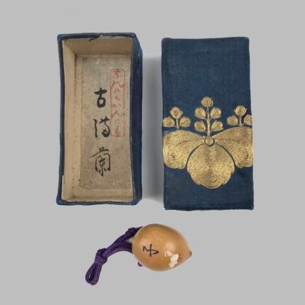 Нэцкэ "Жёлудь". Япония