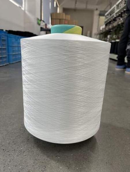 Нить полиэфирная 220 ден (24,5 текс) белая