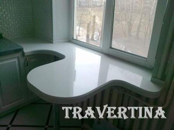 Обеденные столы из искусственного камня