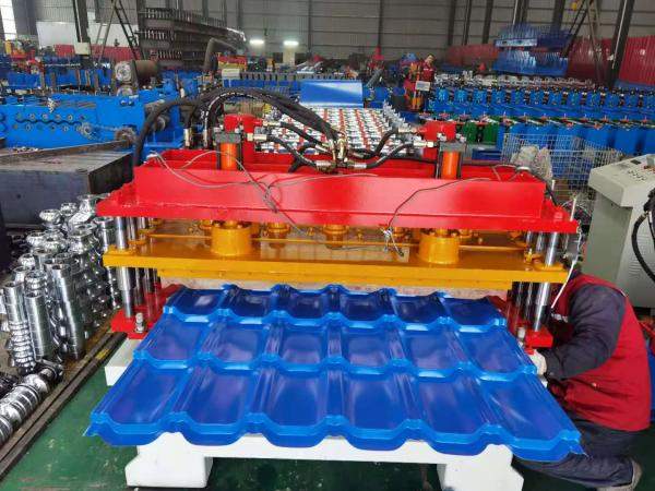 Оборудование по изготовлении модульной металлочерепицы , цена низкая