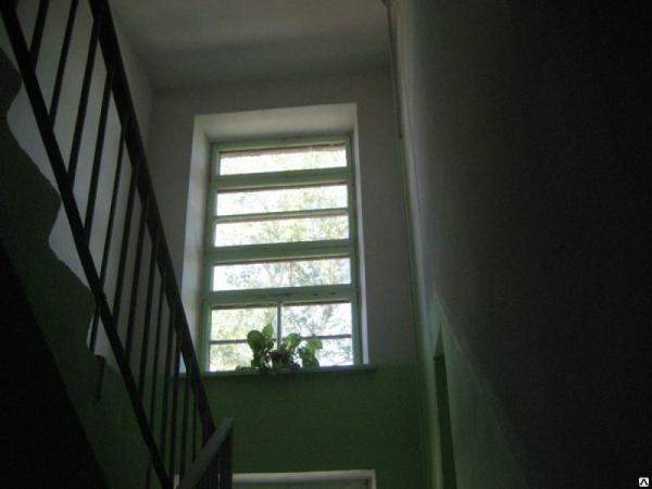 Окно для подъезда