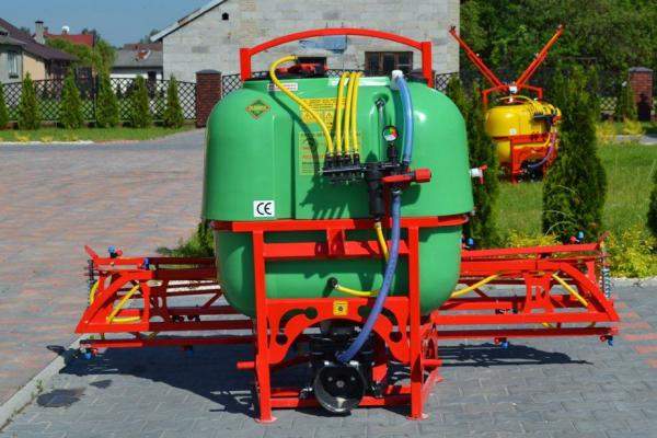 Опрыскиватель навесной 400L